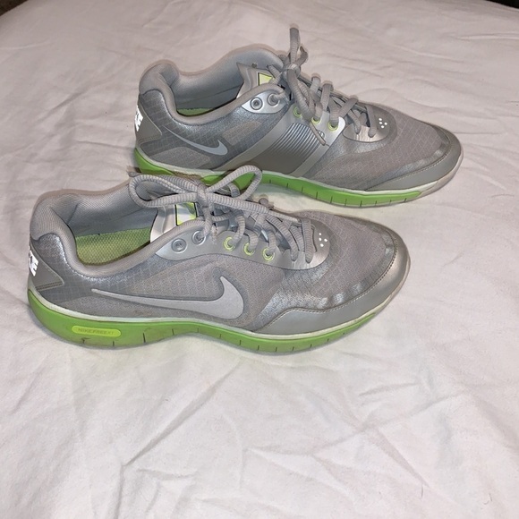 Grey Nike running Shoes - Picture 2 of 6